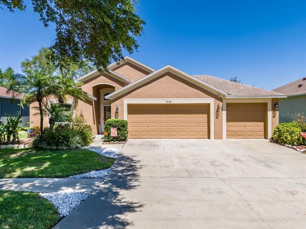7532 REGENTS GARDEN WAY APOLLO BEACH, FL 33572