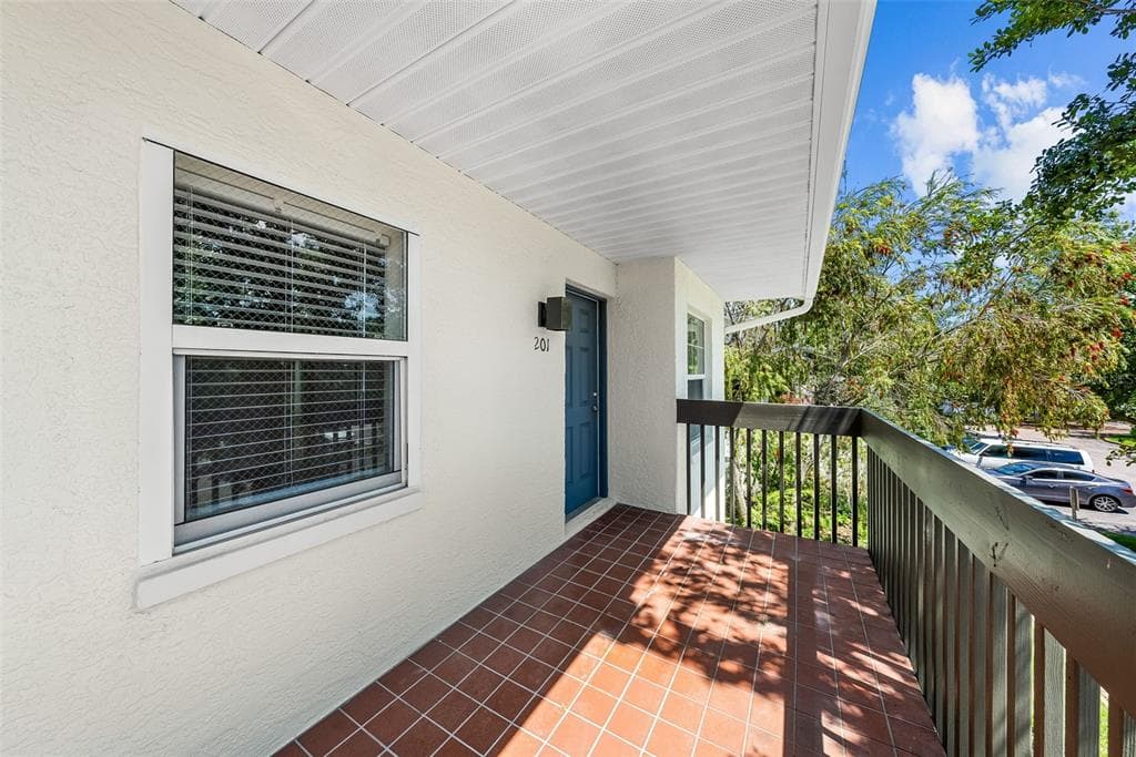 3880 34TH AVENUE S UNIT 201 ST PETERSBURG, FL 33711