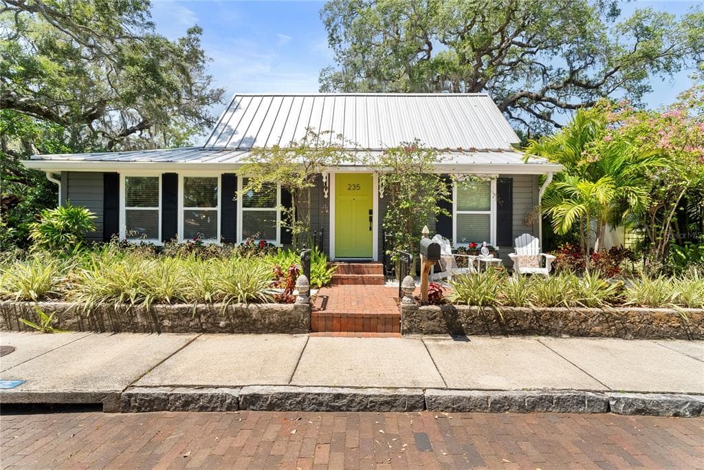 235 2ND AVENUE N SAFETY HARBOR, FL 34695