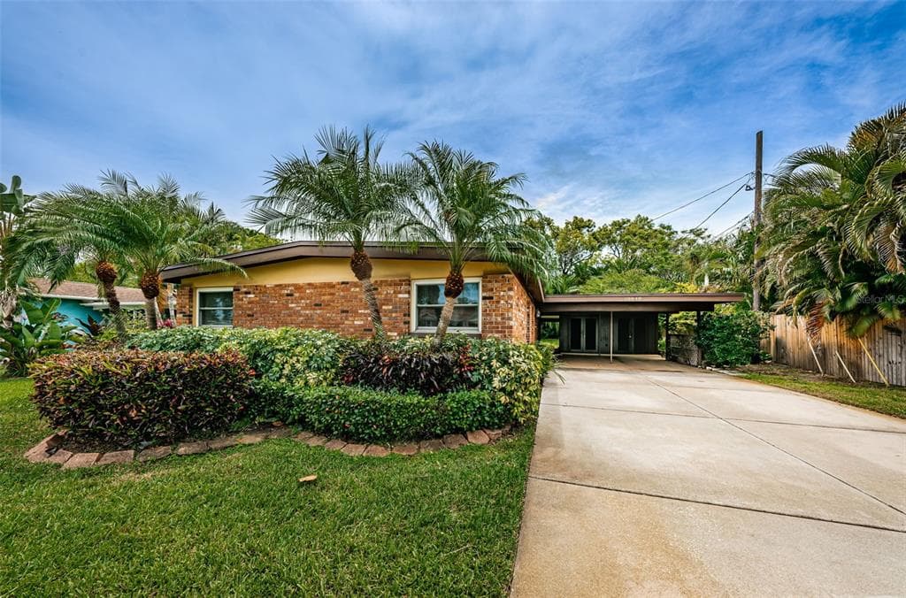 10948 VALENCIA AVENUE SEMINOLE, FL 33772