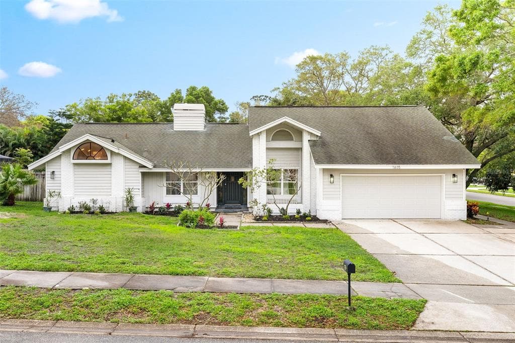 1615 CINNAMON LANE