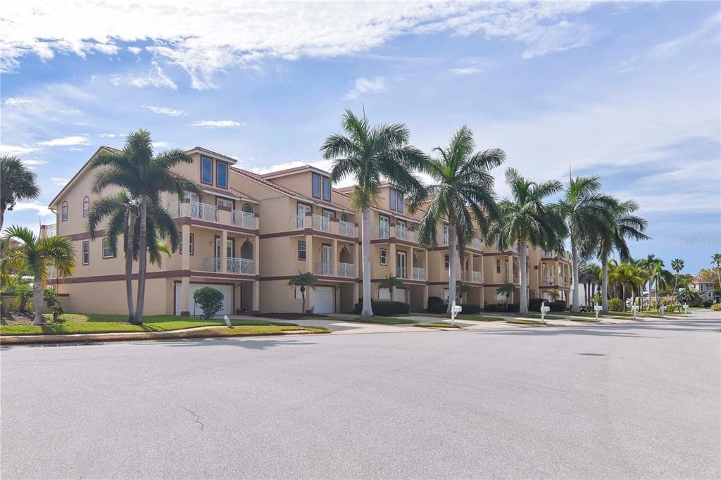 157 BATH CLUB CIRCLE NORTH REDINGTON BEACH, FL 33708