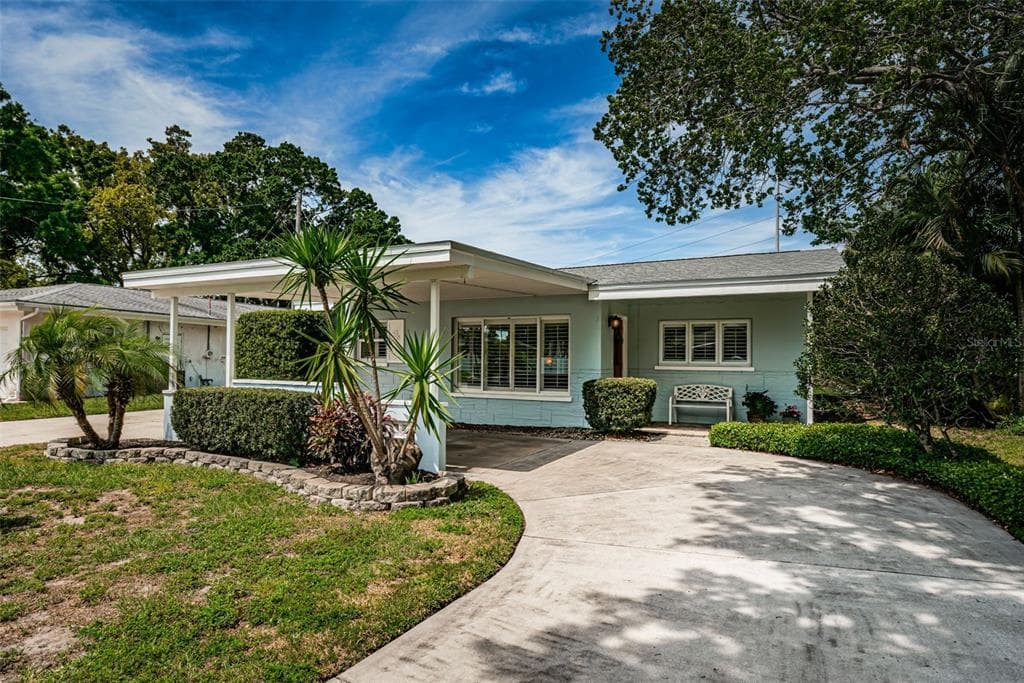 10499 BLOSSOM LAKE DRIVE SEMINOLE, FL 33772