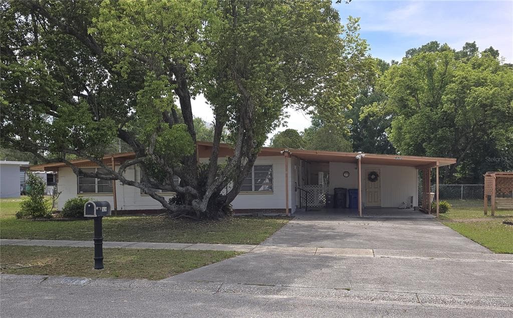 6903 THRASHER DRIVE TAMPA, FL 33610