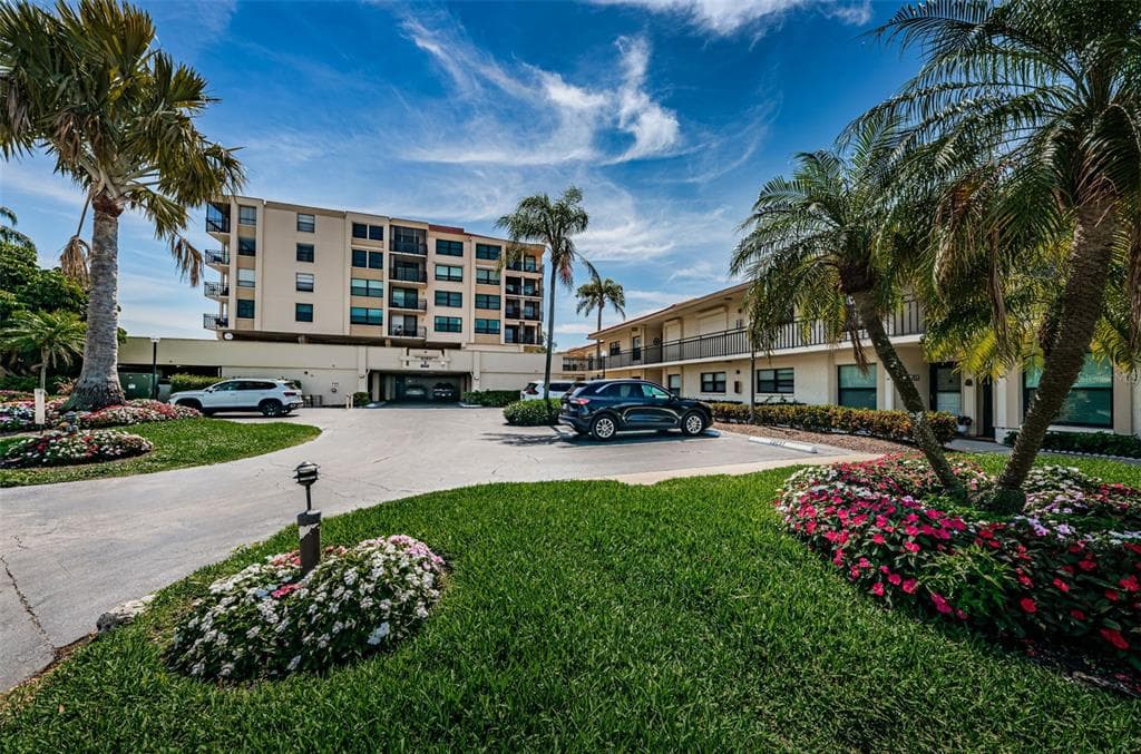 6180 SUN BOULEVARD UNIT 306 ST PETERSBURG, FL 33715