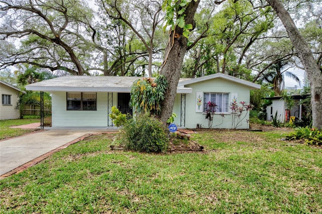 10514 52ND AVENUE N ST PETERSBURG, FL 33708
