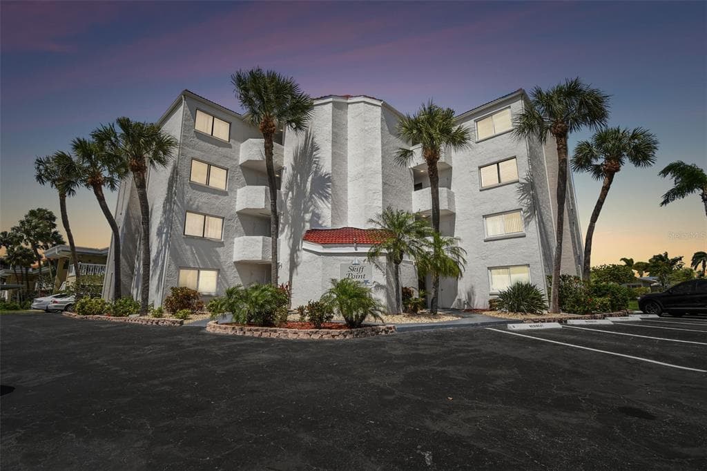 298 SKIFF POINT UNIT 301 CLEARWATER, FL 33767