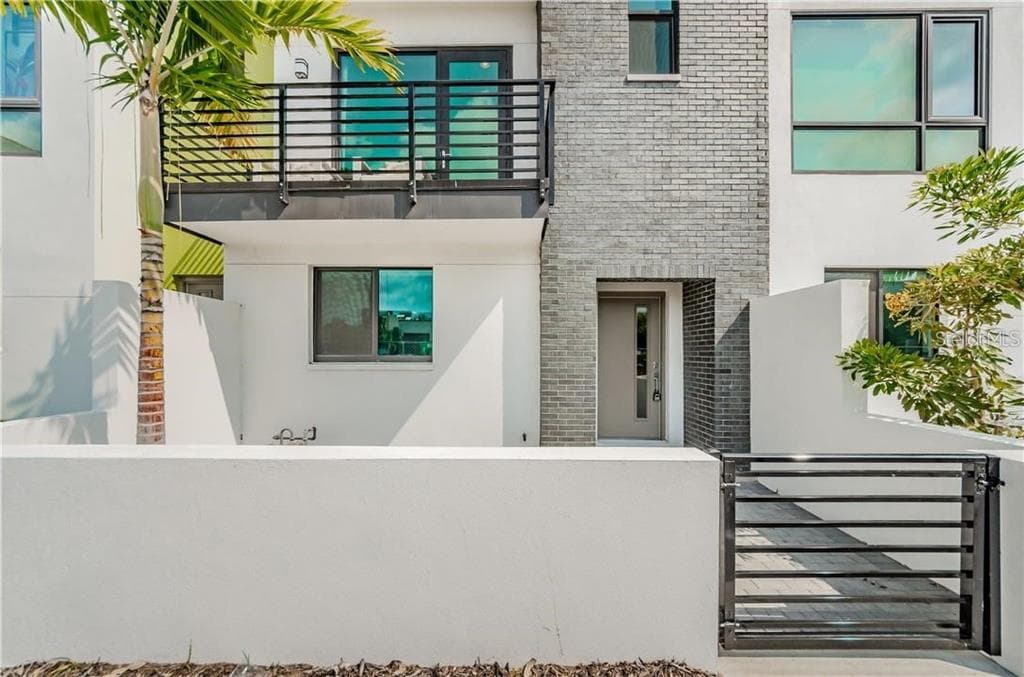 919 ARLINGTON AVENUE N ST PETERSBURG, FL 33705