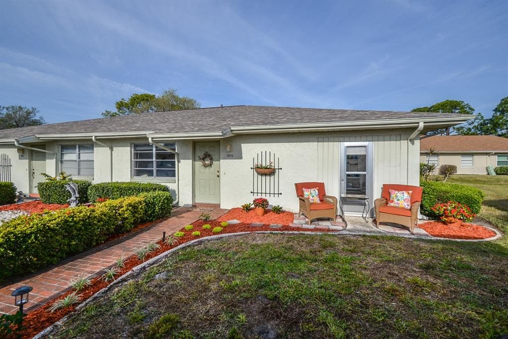 909 HOLFORD COURT UNIT 135 SUN CITY CENTER, FL 33573