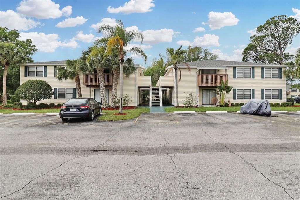 121 LOBLOLLY COURT UNIT A OLDSMAR, FL 34677
