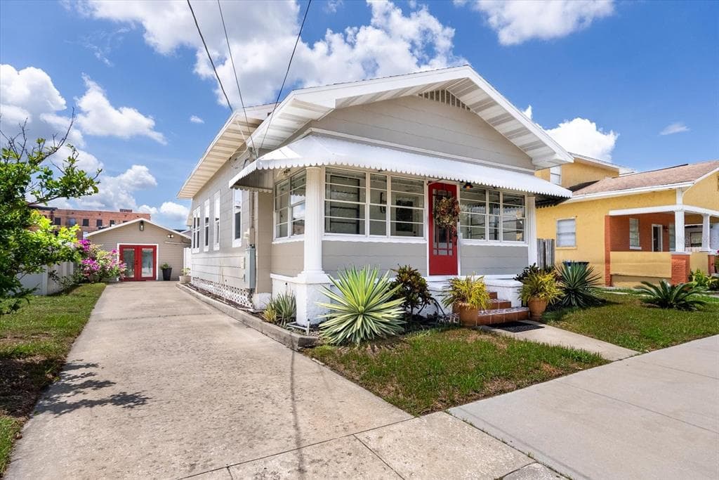 2512 W CORDELIA STREET