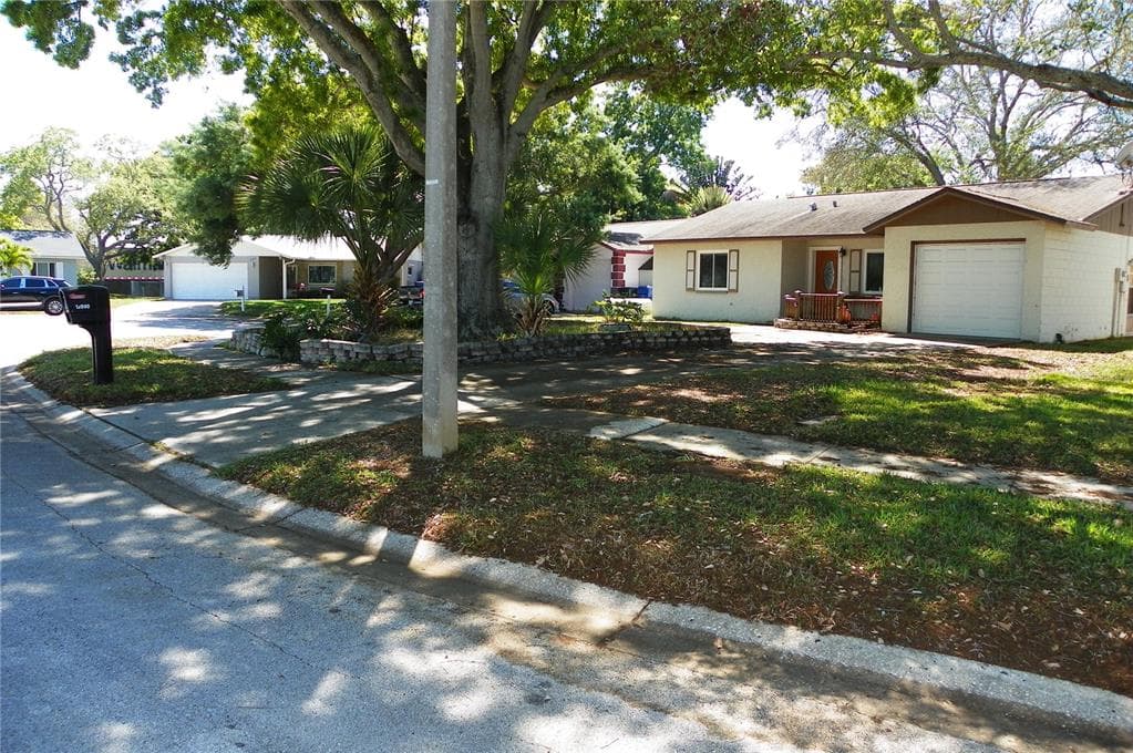 12090 MALVERN COURT LARGO, FL 33774