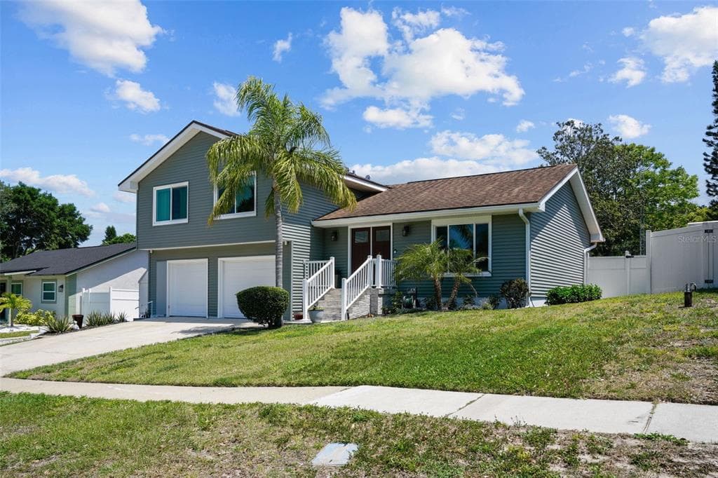 1437 BURNING TREE ROAD TARPON SPRINGS, FL 34689