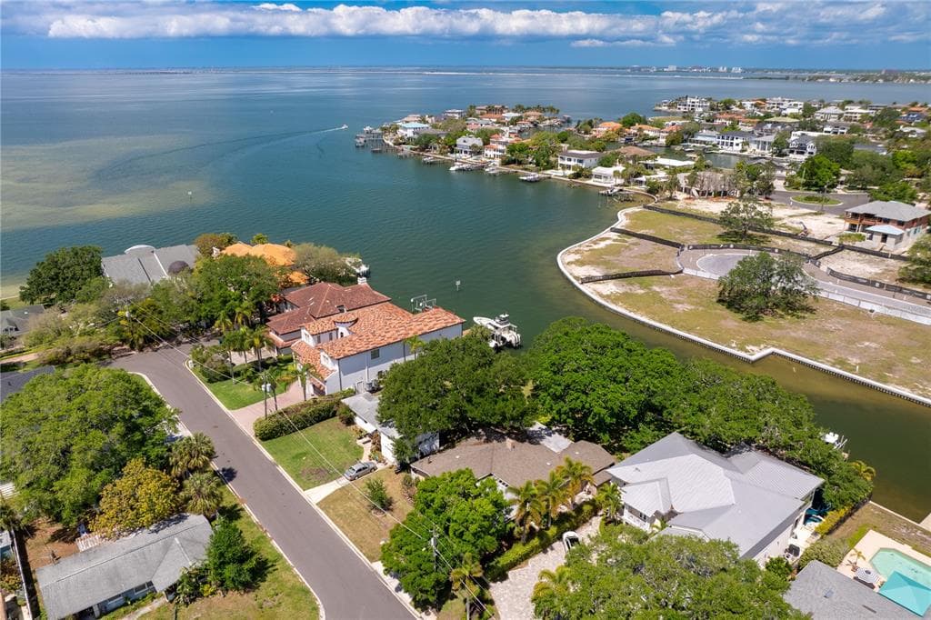 5009 W SPRING LAKE DRIVE TAMPA, FL 33629
