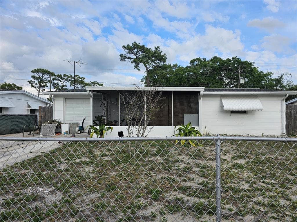 2122 HOLIDAY DRIVE HOLIDAY, FL 34691