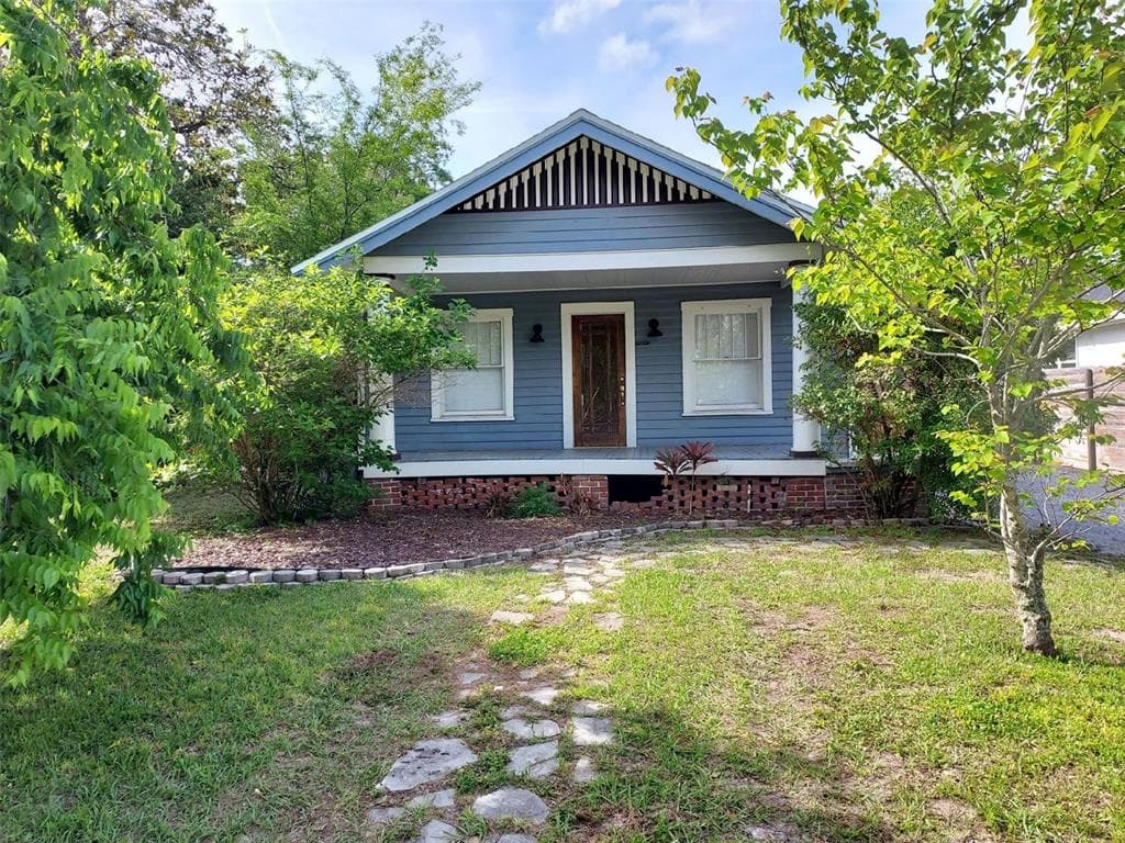 105 E NORTH STREET TAMPA, FL 33604