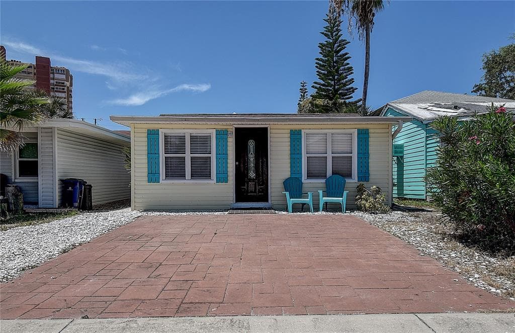 18036 1ST STREET E REDINGTON SHORES, FL 33708