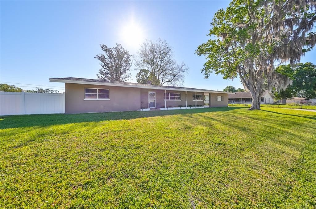 5771 JACARANDA AVENUE LAKELAND, FL 33809