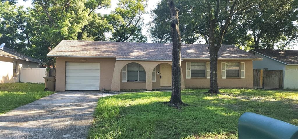 7602 N SANIBEL CIRCLE TEMPLE TERRACE, FL 33637