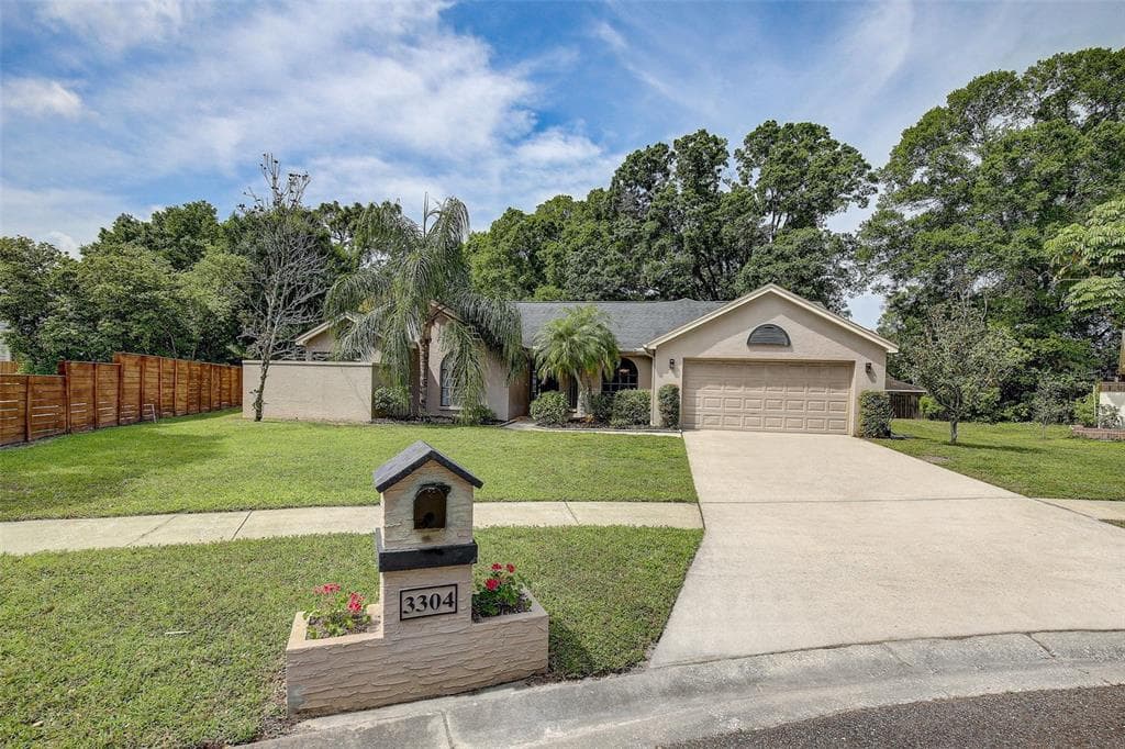 3304 NEWTON WAY TAMPA, FL 33618