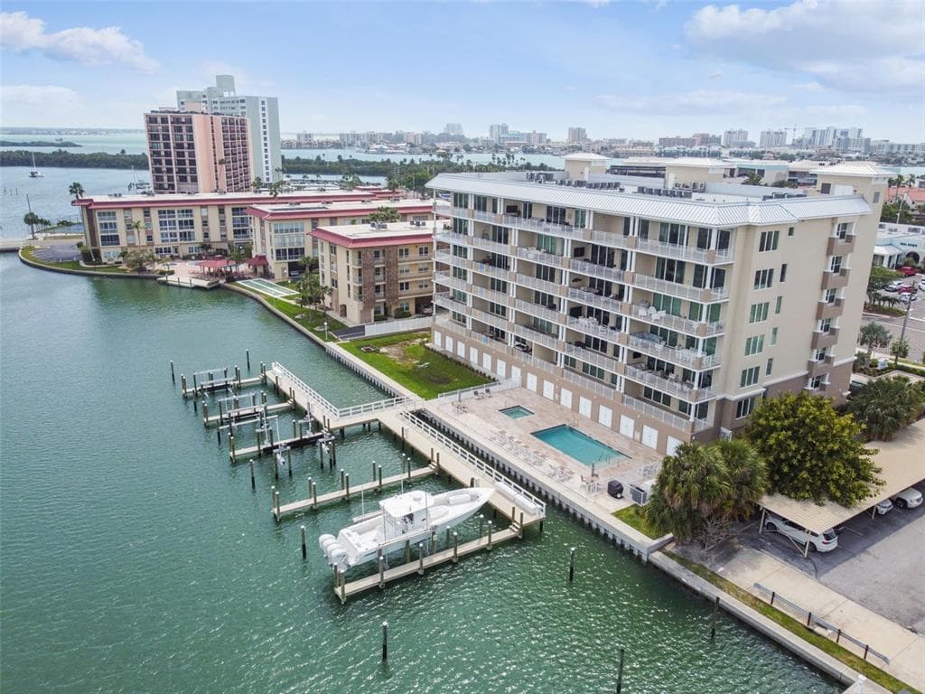 125 ISLAND WAY UNIT 703