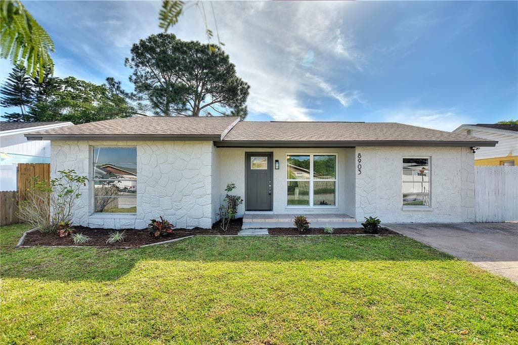 8903 LEEWARD DRIVE TAMPA, FL 33634