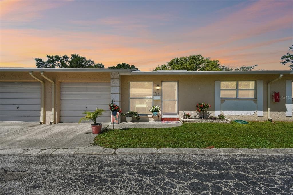 856 OXFORD COURT DUNEDIN, FL 34698