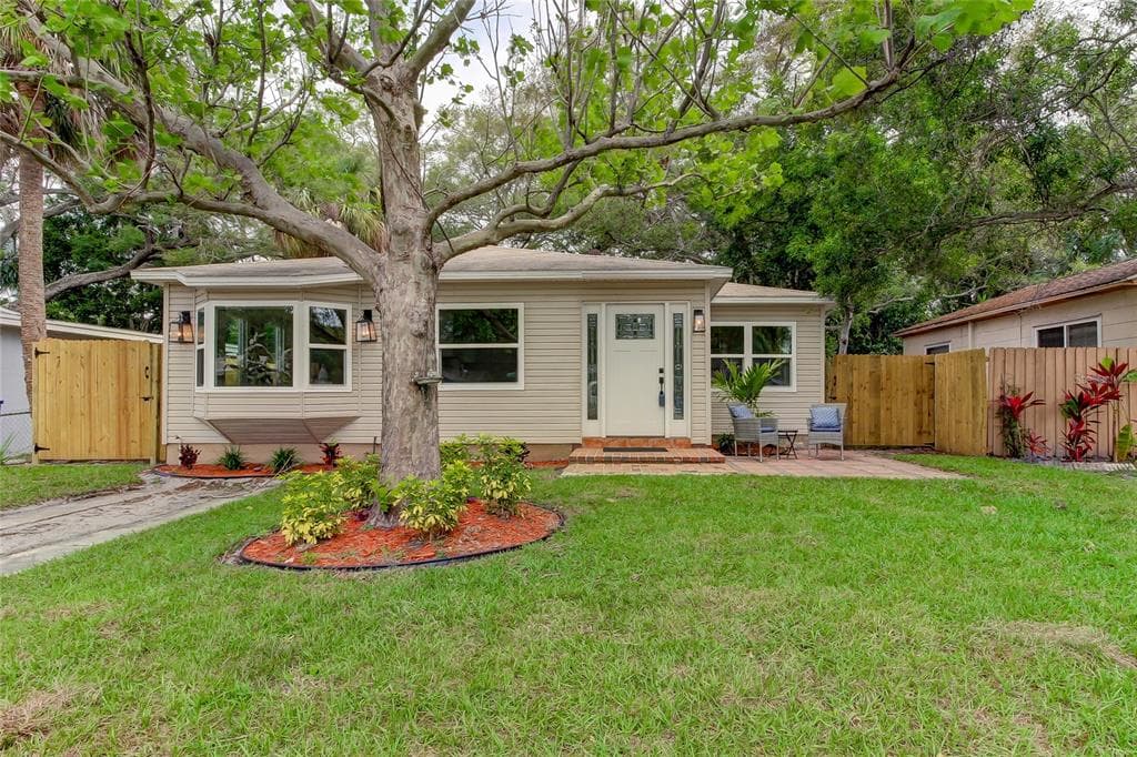 8051 30TH AVENUE N ST PETERSBURG, FL 33710
