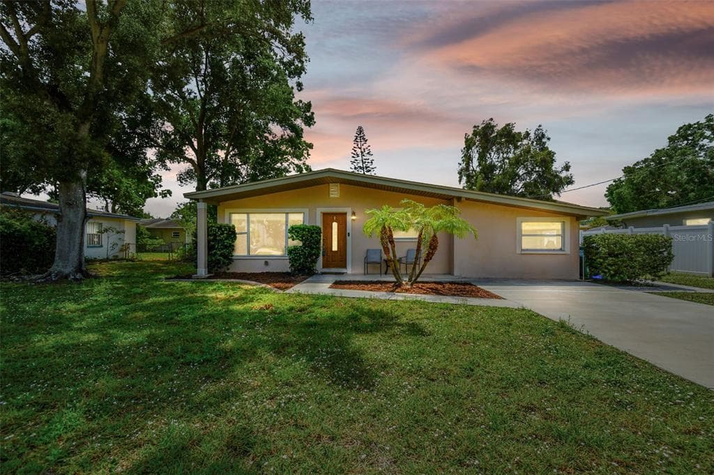 4608 W MCELROY AVENUE TAMPA, FL 33611