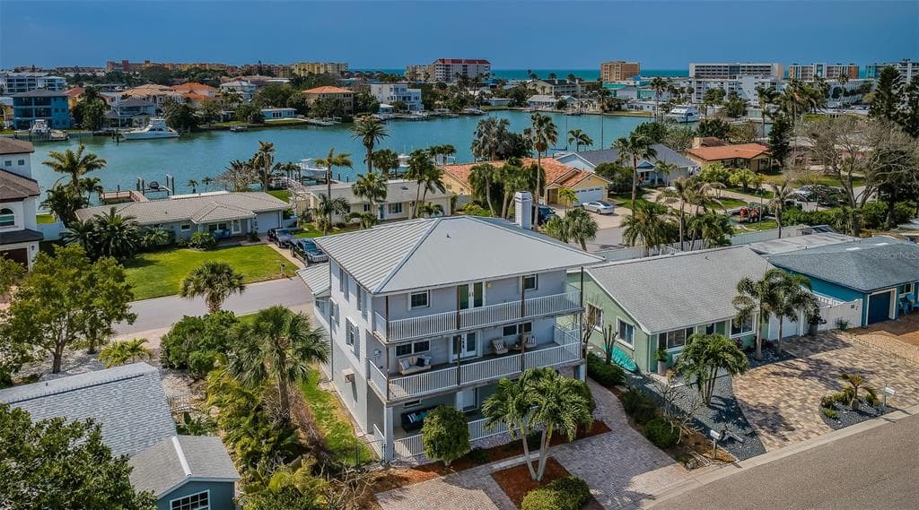 233 174TH AVENUE E REDINGTON SHORES, FL 33708