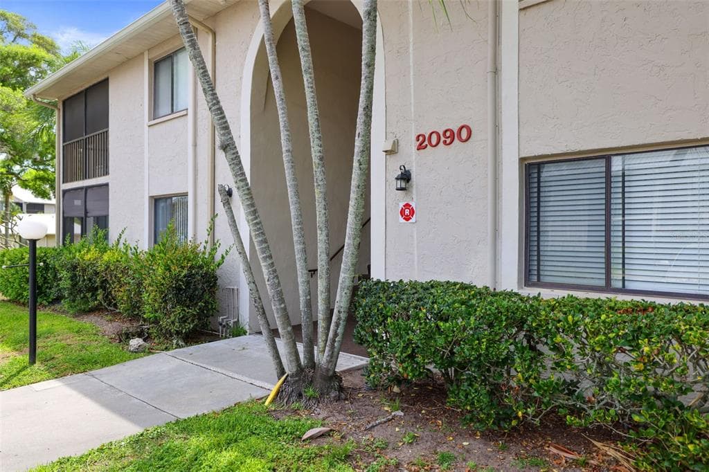 2090 HUNTERS GLEN DRIVE UNIT 712 DUNEDIN, FL 34698