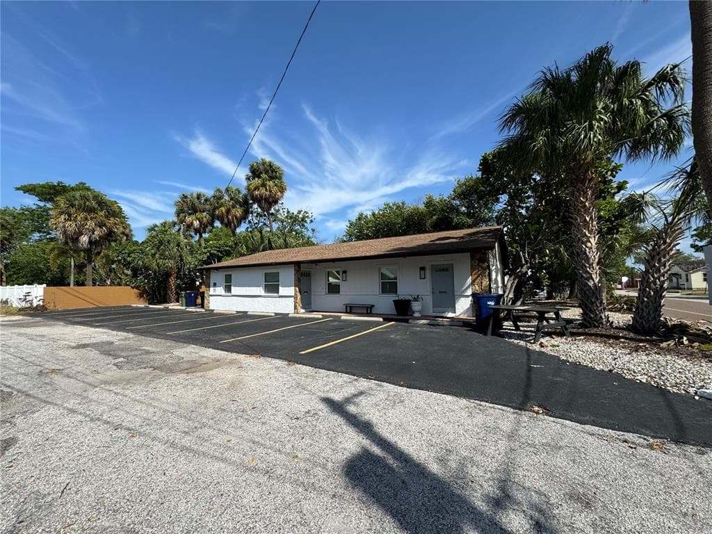 208 N ARMENIA AVENUE TAMPA, FL 33609