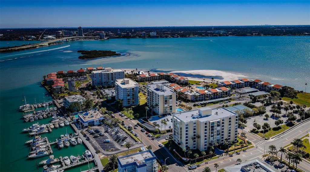 800 S GULFVIEW BOULEVARD UNIT 807 CLEARWATER, FL 33767