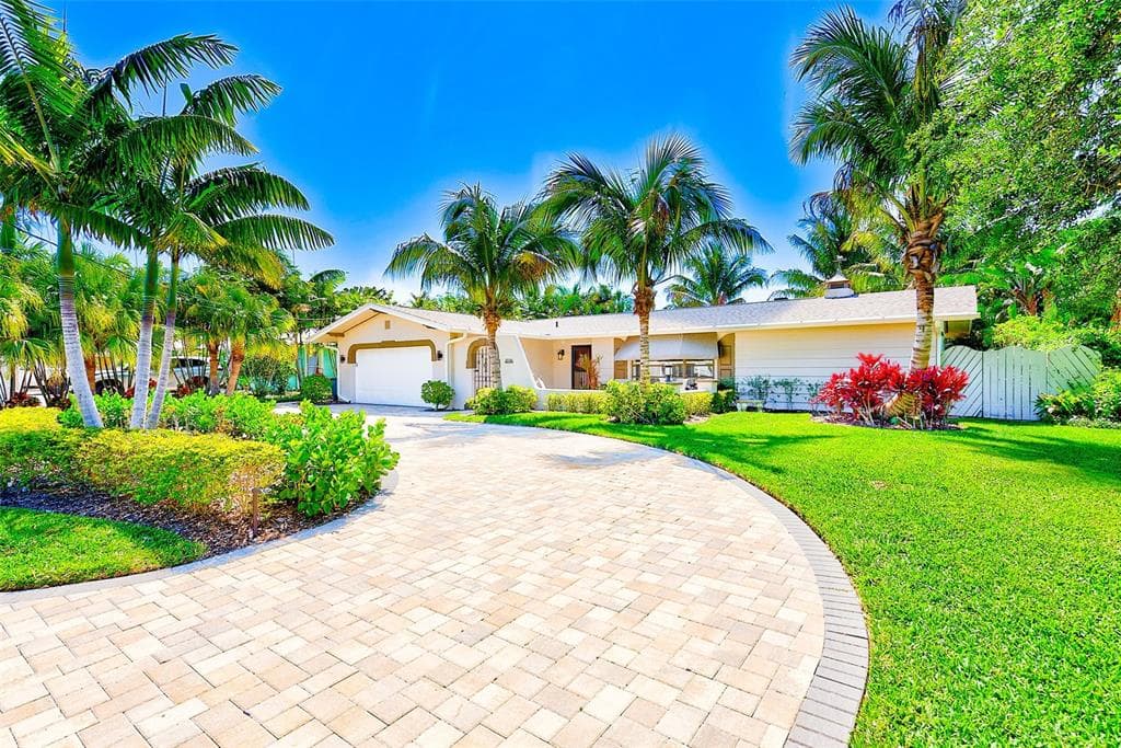 4546 CLEARWATER HARBOR DRIVE N LARGO, FL 33770