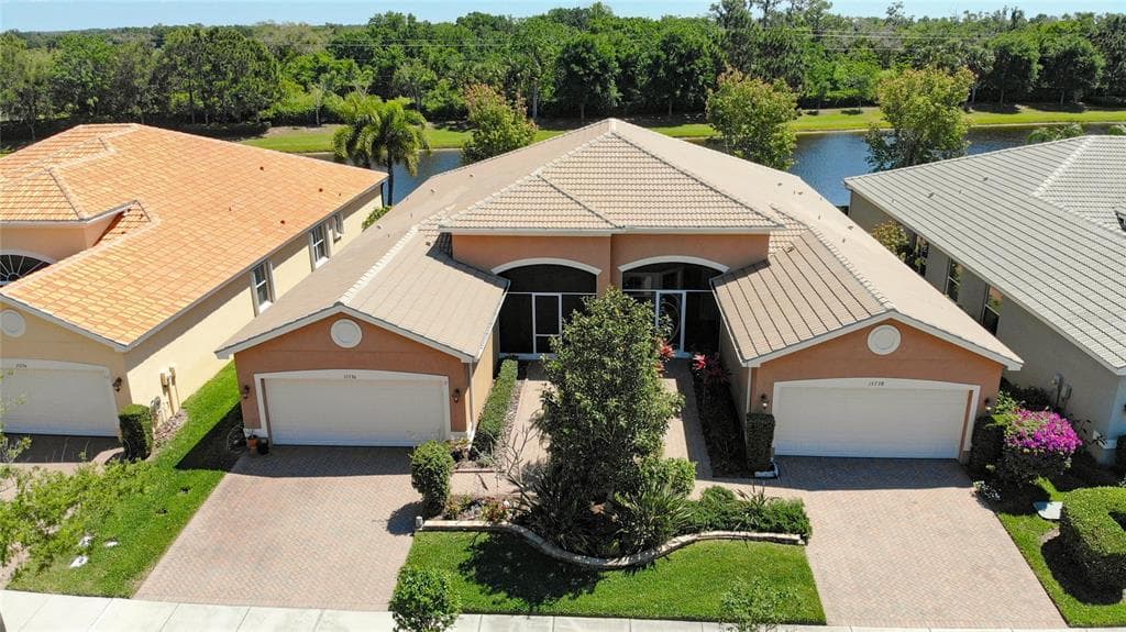 15738 AURORA LAKE CIRCLE WIMAUMA, FL 33598