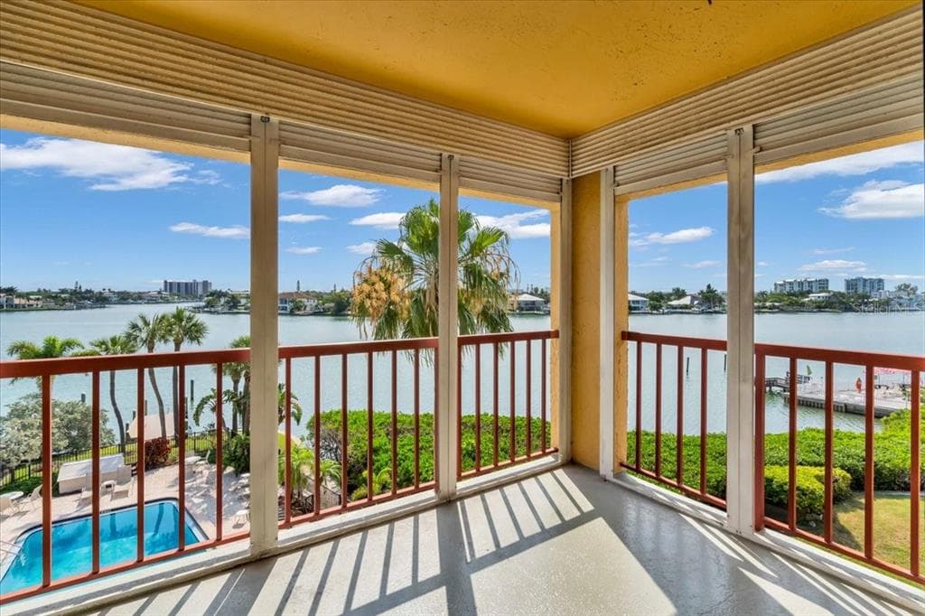 10301 GULF BOULEVARD UNIT 402 TREASURE ISLAND, FL 33706
