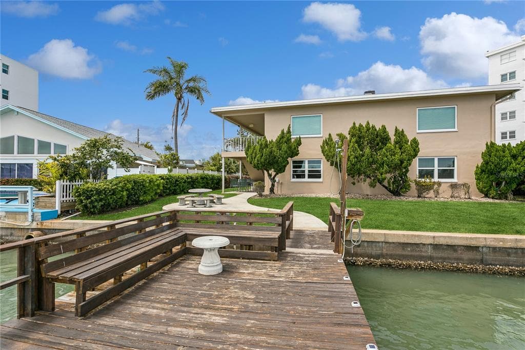 283 104TH AVENUE UNIT 102 TREASURE ISLAND, FL 33706