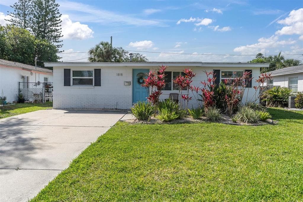 1818 NEVADA AVENUE NE ST PETERSBURG, FL 33703