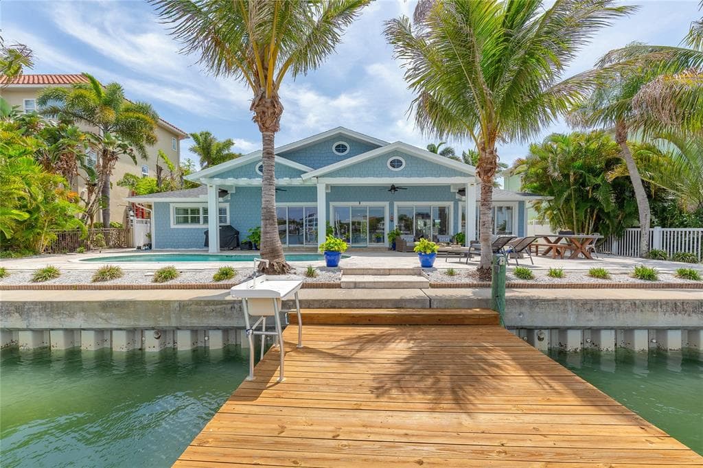 10 WINSTON DRIVE BELLEAIR, FL 33756