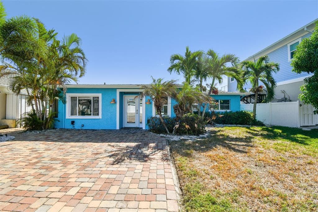 17727 LONG POINT DRIVE REDINGTON SHORES, FL 33708