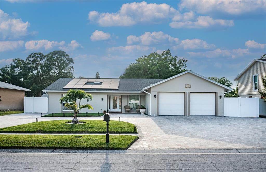 7404 MEADOW DRIVE TAMPA, FL 33634