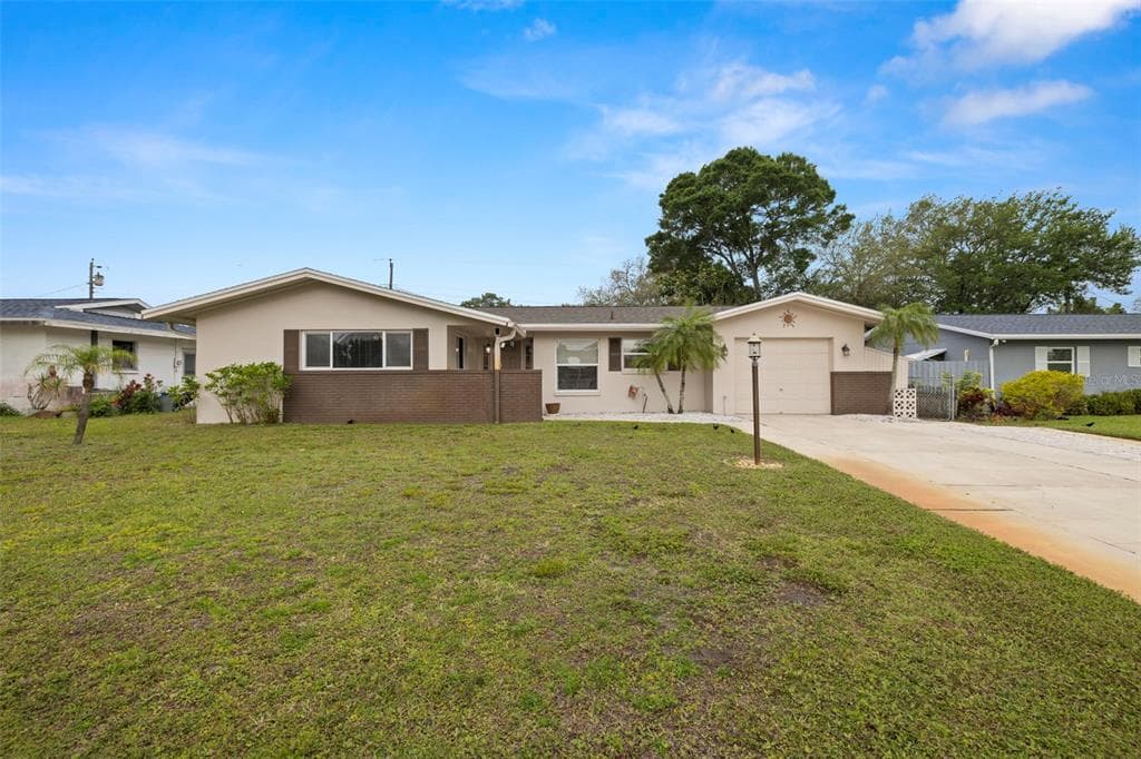 8428 121ST STREET SEMINOLE, FL 33772