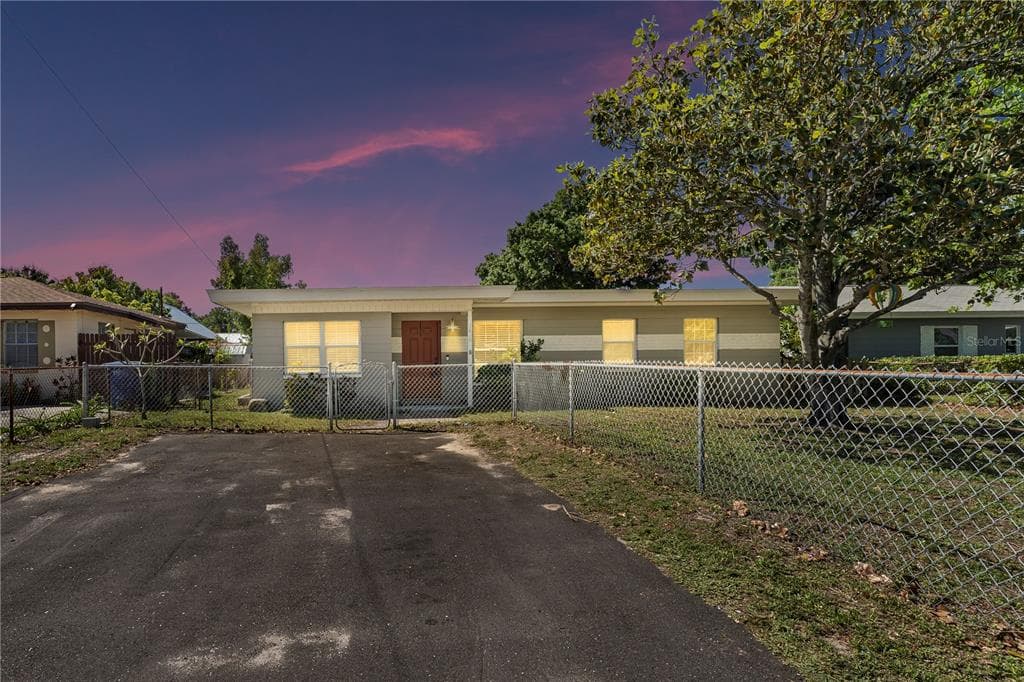 3810 W PEARL AVENUE TAMPA, FL 33611