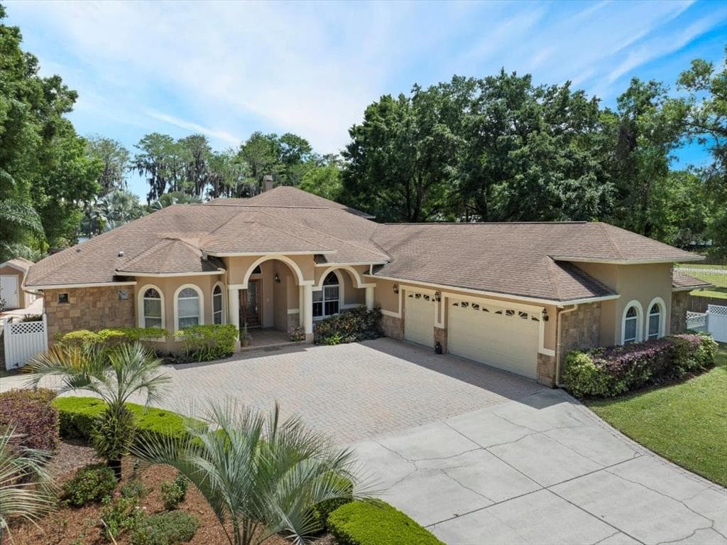 6031 LAKESIDE DRIVE LUTZ, FL 33558