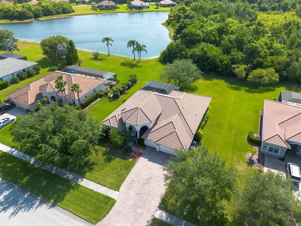 513 COUNTRY MEADOWS WAY BRADENTON, FL 34212