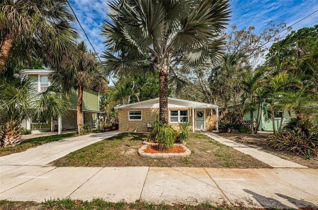 311 BATH STREET TARPON SPRINGS, FL 34689