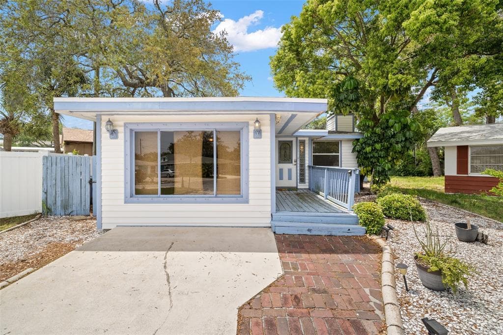 354 COLONIAL COURT DUNEDIN, FL 34698