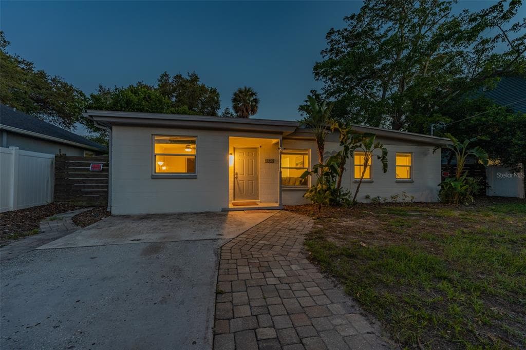3520 W PRICE AVENUE TAMPA, FL 33611