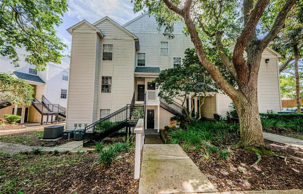 3274 HAVILAND COURT UNIT 202 PALM HARBOR, FL 34684