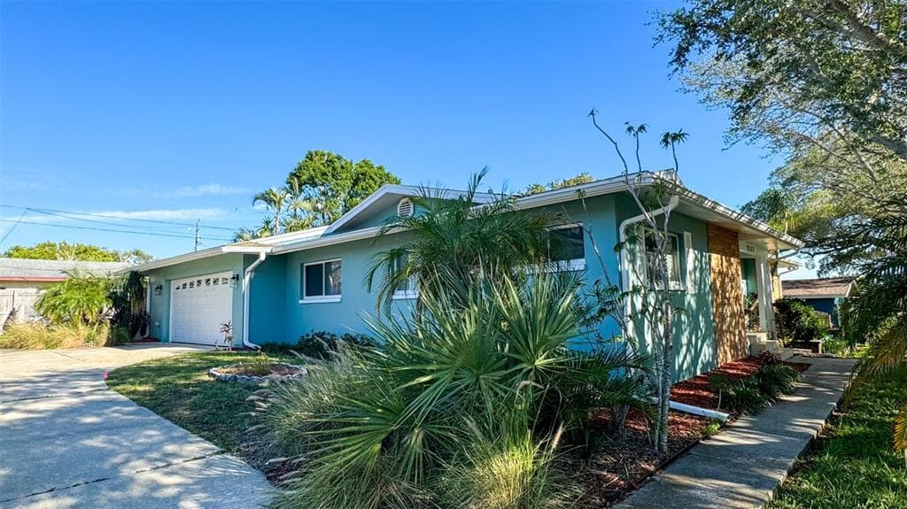 1531 HILL DRIVE LARGO, FL 33770